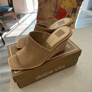 NWT- Dolce Vita Dune Stella nude suede wedges- size 11- never worn